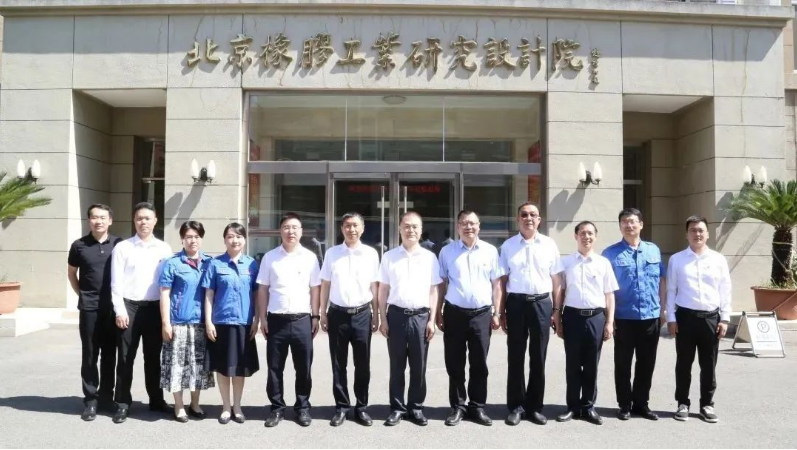 北橡院橡膠事業部、檢測中心相關人員以及中鐵裝備有關部門的人員均參加了上述活動。雙方表示，將繼續密切合作，共同推動橡膠密封領域的創新發展。