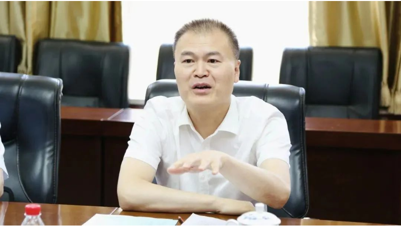 張占成表示，近年來，中鐵裝備與北橡院合作密切，共同推動了超大型隧道工程機械主驅動密封產品的研發，并取得了豐碩成果?？紤]到北橡院團隊出色的政治素質和強大的創新能力，中鐵裝備將北橡院選為“廉能合作單位”。今天的簽約儀式標志著雙方的合作進入新階段，開啟了合作發展的新篇章。張占成希望通過戰略合作，共同打造雙方合作的新格局。