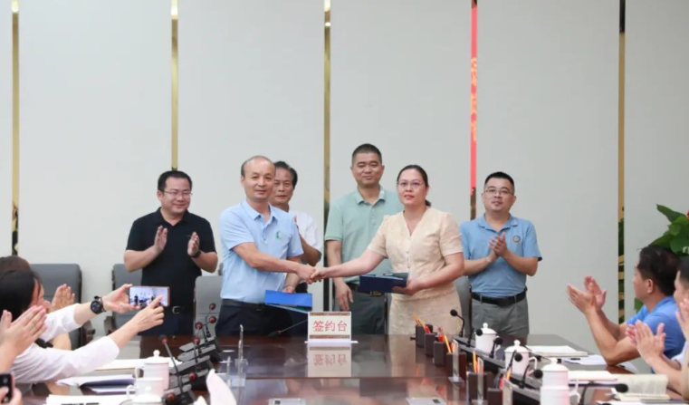 根據合作協議，雙方將集中精力研究天然橡膠全產業鏈的發展方向、布局和定位，重點關注生產、加工、保鮮、儲運和品牌等環節的關鍵技術。此外，他們還將提升一二三產業的融合發展水平，為實現可持續發展和提高農村經濟水平提供支持。