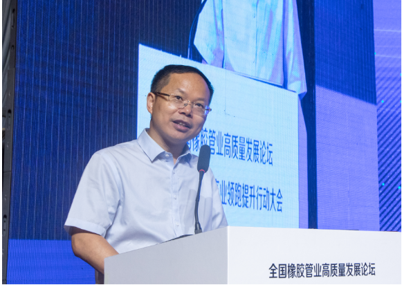 會議期間，中國橡膠工業協會副會長兼秘書長雷昌純代表協會致辭，指出中國膠管產業近年來取得了顯著的提升，但仍面臨全球經濟形勢不確定和國內需求不足等挑戰。他希望與會者充分利用論壇平臺進行交流，共同研討行業面臨的挑戰，并助力膠管行業實現綠色、創新和高質量發展。