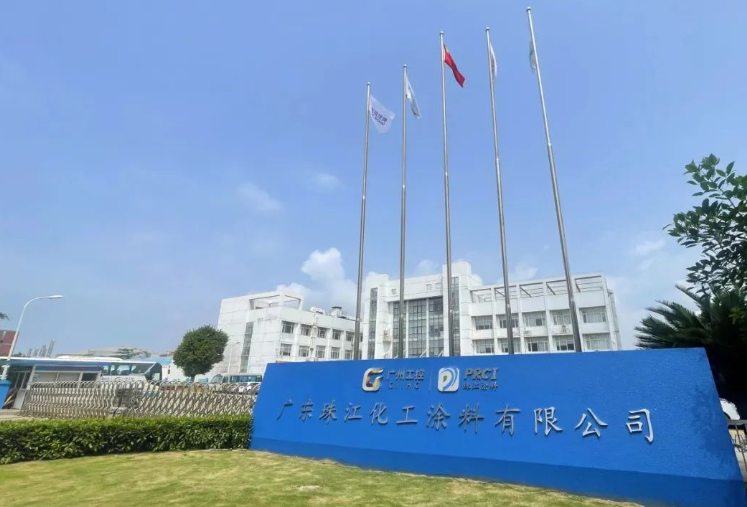作為中國最早創(chuàng)立的民族涂料企業(yè)之一，珠江涂料具有百年的匠心傳承。經(jīng)過多個(gè)歷史時(shí)期的發(fā)展和演變，他們形成了防腐涂料系列、建筑涂料系列、印刷油墨系列、膠黏劑系列四大產(chǎn)品體系，并廣泛應(yīng)用于船舶、港機(jī)、海上平臺(tái)、風(fēng)電設(shè)備、石化、鋼結(jié)構(gòu)、工程機(jī)械、軌道交通、管道等九大領(lǐng)域板塊。