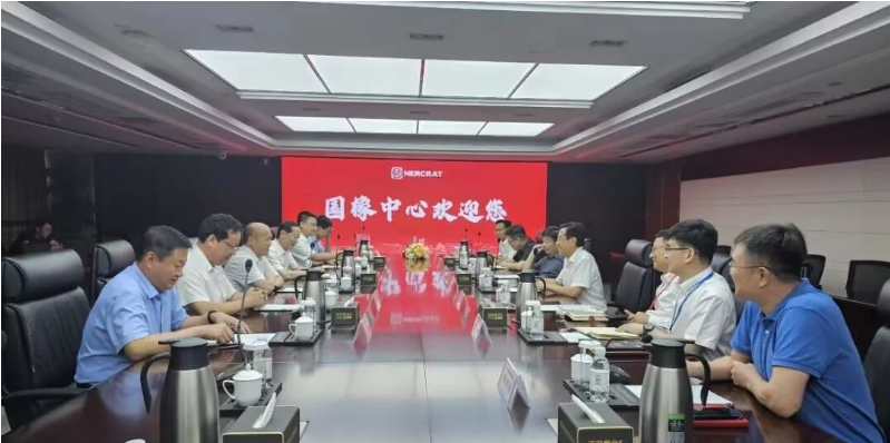 雙方就賽輪(濰坊)工程輪胎生產項目進行了磋商，深入探討了項目落地的具體細節，并對未來合作事宜展開了交流。