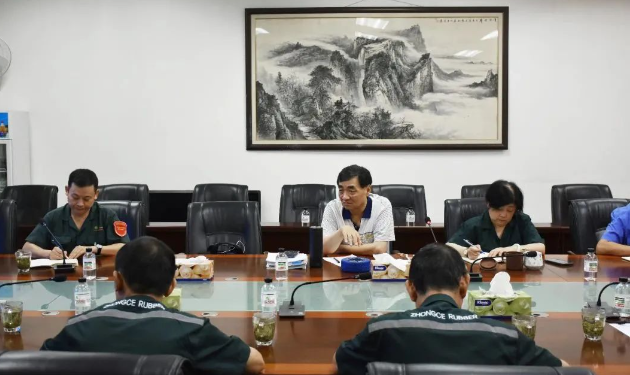同時，以“提升整體生產效率和經濟效益”為主題，，探討了煉膠、半制品、成型以及硫化等工序的產能匹配、產銷平衡、生產調度、倉儲物流、動力能耗以及內部成本等問題。