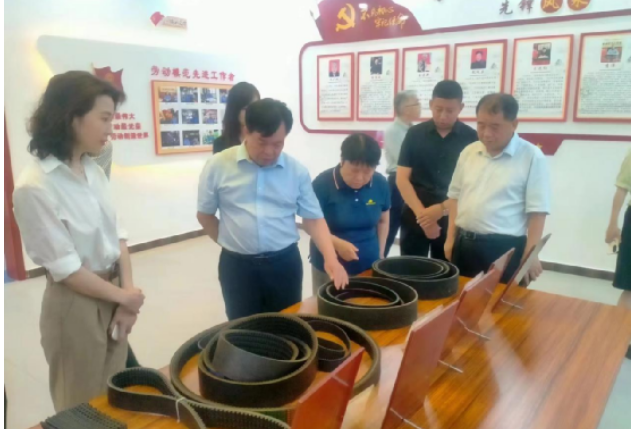 開封市政協副主席兼市財政局黨組書記、局長孫國才率領市政協代表團，共22人一行，蒞臨金久龍實業有限公司，深入調研該企業的發展狀況。陪同調研的還有縣政協副主席楊清泉及縣委統戰部有關負責人。
