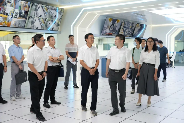 在現(xiàn)場，楊小牛代表航空輪胎大科學(xué)中心對廣州市和黃埔區(qū)科技部門在大裝置建設(shè)過程中的大力支持表示感謝。他介紹了大裝置將專注研究的領(lǐng)域，包括輪胎、起落架和飛行器等相關(guān)的基礎(chǔ)科學(xué)問題。預(yù)計這一裝置將成為國內(nèi)頂尖的飛行起降動力學(xué)研究設(shè)施，以世界一流水平的創(chuàng)新平臺，助力中國航空航天、輪式裝備、立體交通等高端制造業(yè)走向國際領(lǐng)先地位。