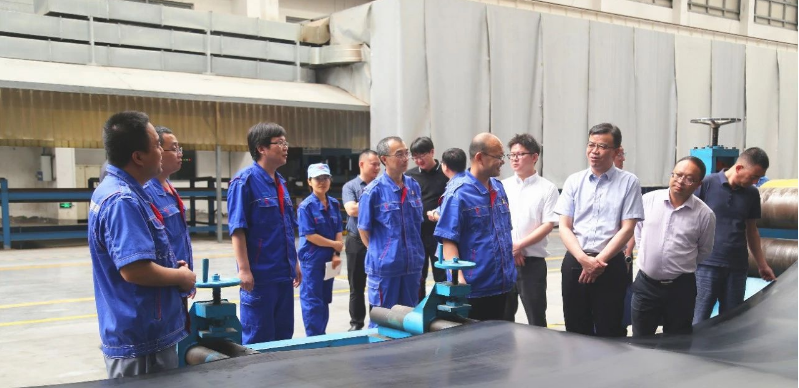 云南省工業和信息化廳副廳長浦麗合一行于8月11日上午蒞臨青島橡六輸送帶有限公司進行考察。此次調研旨在深入了解青島橡六在橡膠行業的發展狀況，促進合作共贏，推動云南橡膠產業的騰飛。
