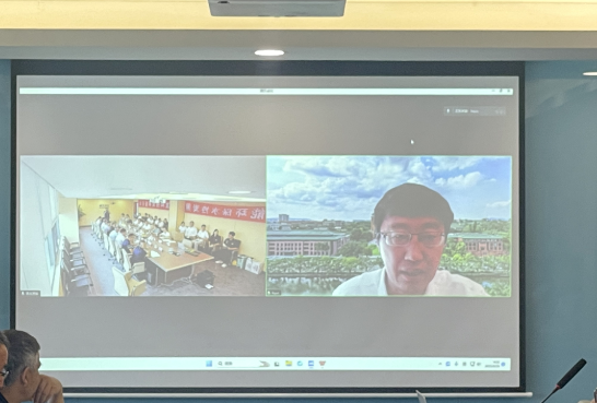 此次會議還特別邀請了中國工程院張立群院士參與，他在會上強調了高分散水性炭黑在橡膠工業和涂料行業應用領域的巨大潛力。他表示，北京化工大學和青島黑貓研究院的合作研發，成功地克服了國外技術難題，為國內的水性炭黑領域開創了嶄新局面。