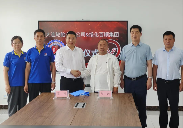 據了解，雙方合作協議的內容涵蓋了多個領域，從業務互補到市場營銷，再到產業推動，都將展開深度合作。這次合作對雙方而言意義重大。大連輪胎有限公司通過與綏化百順集團的合作，進一步鞏固了在輪胎市場的領導地位，同時也拓展了業務范圍。而綏化百順集團則通過與大連輪胎有限公司的合作，更好地保證了車輛制造的品質和效率，為公司未來的持續發展打下了堅實基礎。