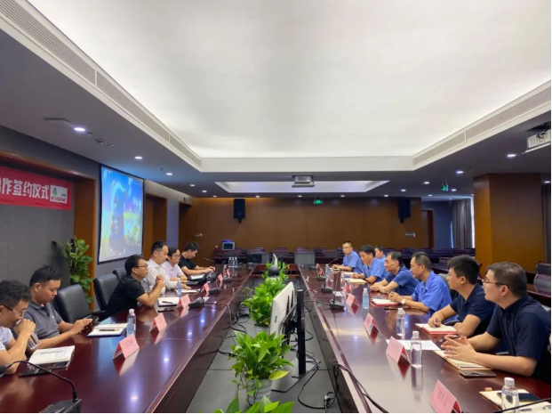 在簽約儀式上，雙方高管進(jìn)行了對后續(xù)合作發(fā)展模式的探討和規(guī)劃。后續(xù)零跑汽車未來的高端車型將嘗試搭載中策橡膠的高端旗艦輪胎產(chǎn)品，雙方致力于打造出國產(chǎn)新能源車配國產(chǎn)輪胎的熱銷車型，為中國新能源汽車事業(yè)貢獻(xiàn)力量。