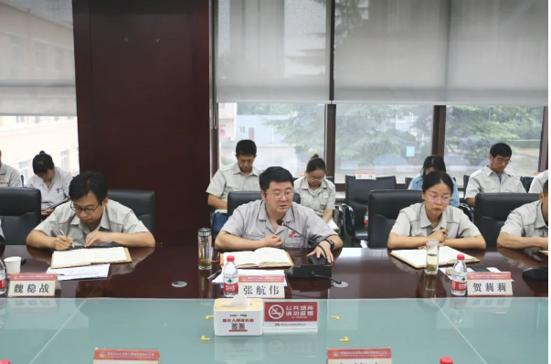 同時，會議強調了加快深化改革的步伐，通過頂層設計與基層探索相結合，制定改革計劃，解決體制機制問題。還強調了黨建和生產經營的深度融合，通過主題教育等方式，推動黨員干部發揮模范帶頭作用，關心員工生活，確保各項任務的順利實施。