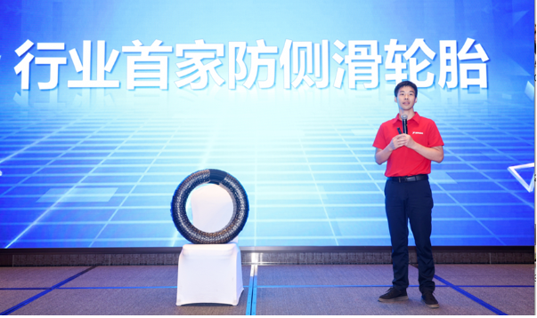 在此次發(fā)布會(huì)上，最令人矚目的是“行業(yè)首家防側(cè)滑輪胎”的發(fā)布。據(jù)介紹，每一款德國驛達(dá)輪胎均采用碳納米管高分子材料制造，這一材料的出色性能顯著提高了輪胎在高速行車急剎和濕滑路面過彎等高風(fēng)險(xiǎn)駕駛狀態(tài)下的安全性，為駕駛員提供更多的安全保障。碳納米管技術(shù)還實(shí)現(xiàn)了百米剎車制動(dòng)在干地縮短4米，在濕地縮短5米的效果，提升了輪胎的性能。
