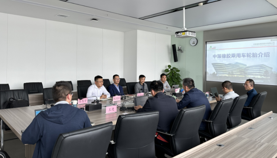 中策橡膠集團股份有限公司高級副總經理葛國榮率隊訪問猛士汽車科技有限公司CEO曹總、CMO萬總，雙方在多個領域展開深入合作討論。此次訪問中，葛國榮一行還有機會參觀了猛士汽車工廠，并親自試駕，體驗了猛士917卓越的越野性能。