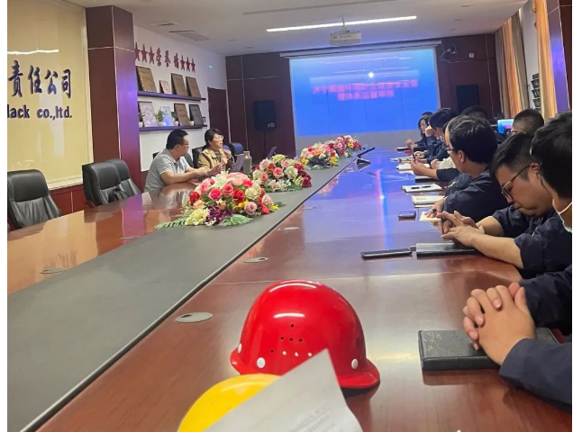 濟寧黑貓炭黑有限責任公司于10月16日至10月19日進行了環境職業健康安全管理體系年度監督審核。此次審核是由華中國際認證機構派遣兩名資深審核專家組成的審核團隊進行的，他們通過文件審查和實地考察，全面審查了公司管理體系的運行情況。