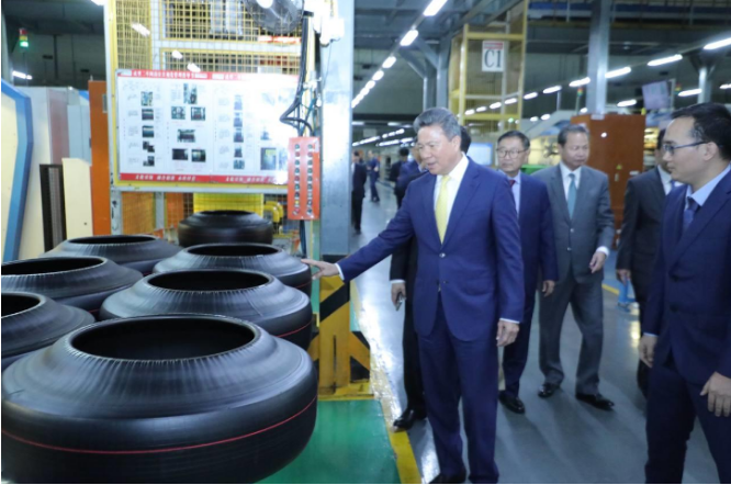 柬埔寨副首相孫占托于10月21日訪問廣州，考察了多家企業，其中包括廣州工業投資控股集團有限公司。