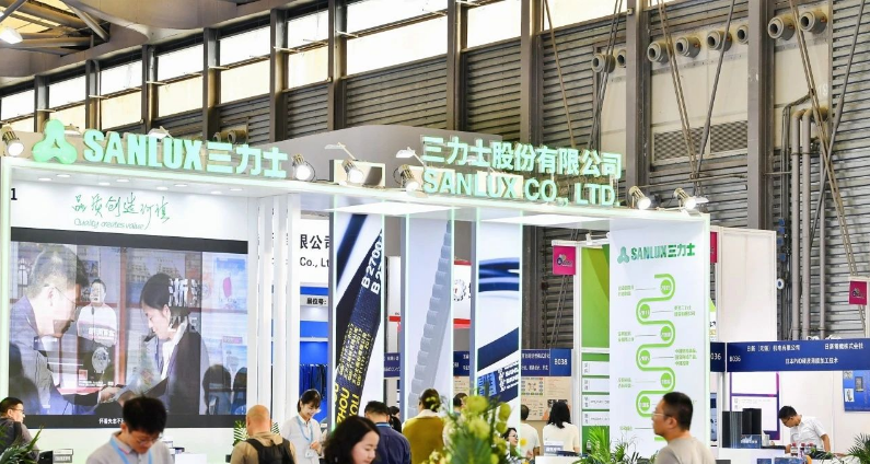 在本次展會期間，三力士展區吸引了來自國內外的上千名客戶，眾多廠家和經銷商前來咨詢和洽談。公司的10名內外銷客戶經理和技術人員全天候提供咨詢服務，與近10位來自俄羅斯、巴西、意大利等國的國外客戶以及近5家國內配套廠初步達成了合作意向。