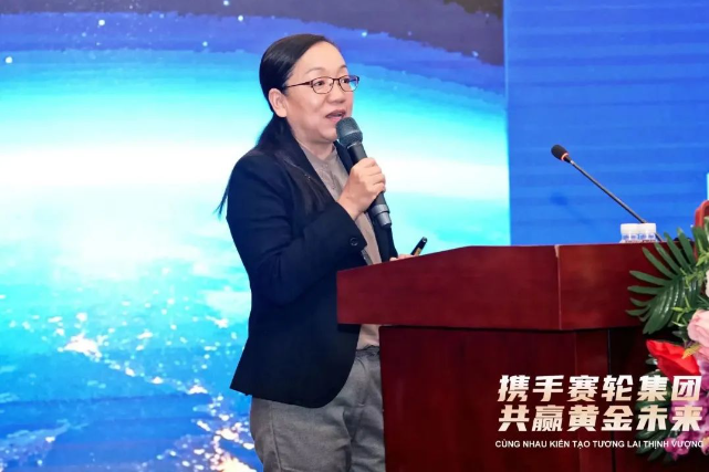 賽輪集團技術研發中心TBR研發部部長張云秀在會上系統介紹了賽輪集團的研發體系和技術創新情況，特別強調了液體黃金輪胎在行業內的重大突破。