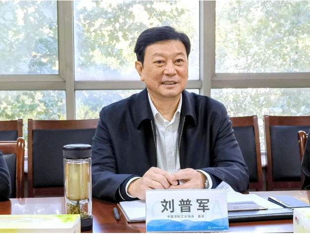 中國涂料工業(yè)協(xié)會會長劉普軍在北京會見了江西省涂料行業(yè)協(xié)會會長潘白日一行。雙方就如何促進江西省涂料行業(yè)的發(fā)展以及未來中國涂料工業(yè)協(xié)會與地方涂協(xié)的合作等問題展開了深入交流。
