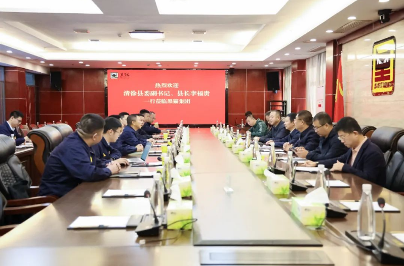 賈永明介紹了亞鑫能源集團的基本情況，并表示與太原黑貓多年來已經建立了深厚的合作基礎。他希望雙方能夠持續深化戰略合作關系，進一步發揮資源共享的優勢，在高端化、智能化、綠色化、集成化精細化工、尖端產品和先進技術等領域找到更多合作切入點，促進雙方實現跨越式發展。雙方在座談會上還就其他方面的合作進行了深入交流。